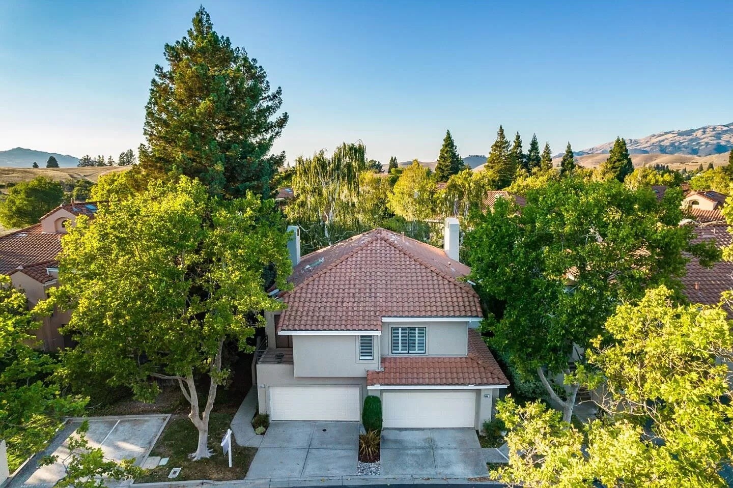 Building Photo - 3056 Lakemont Dr