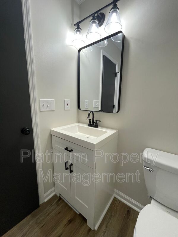Building Photo - 35 Pecks Creek Ct