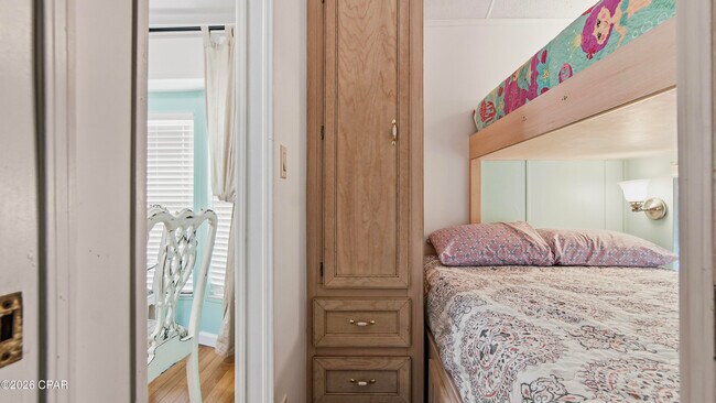 Building Photo - 1219 Thomas Dr