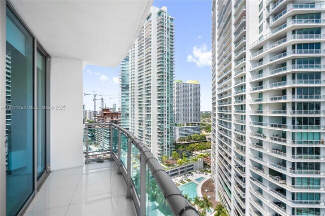 Building Photo - 350 S Miami Ave