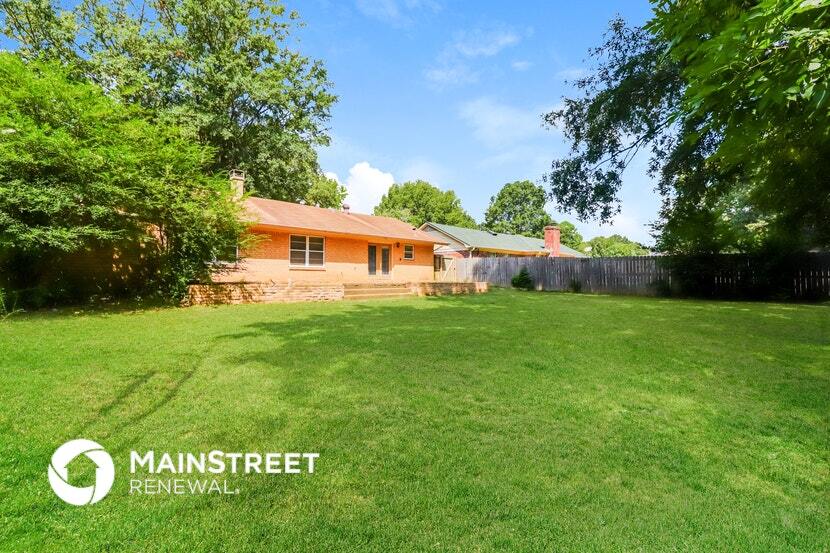Building Photo - 3256 Bluemont Dr