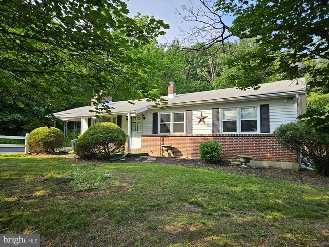 Primary Photo - 836 Brownsville Rd