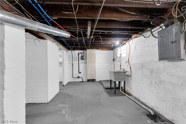 Building Photo - 18810 Arrowhead Ave