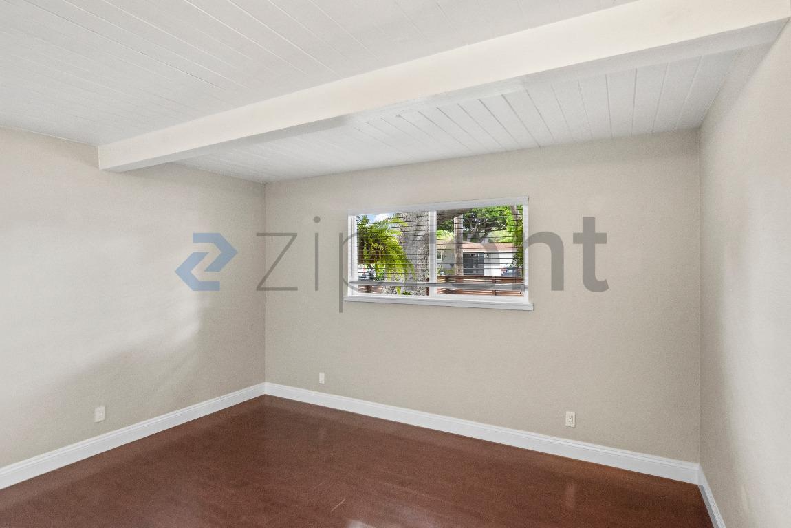 Building Photo - 1135 Hollyburne Ave