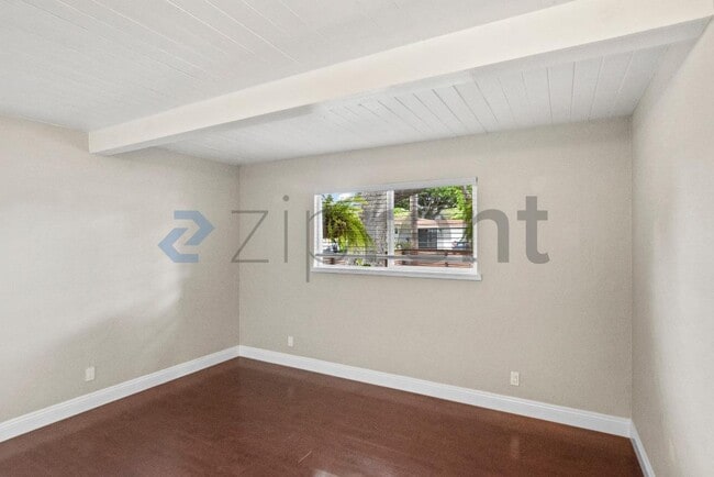 Building Photo - Unit