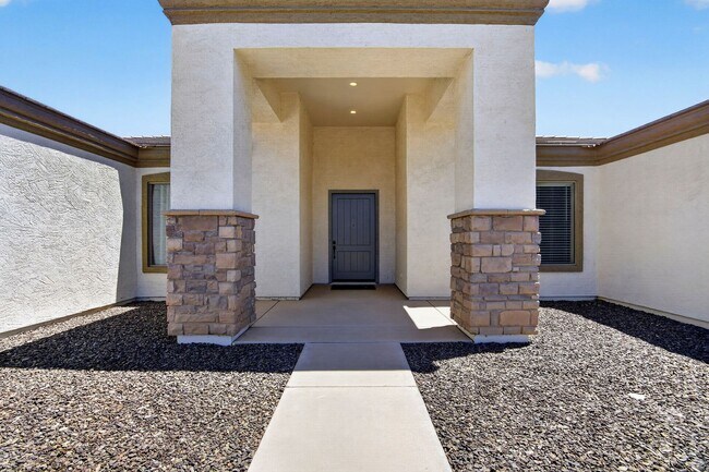 Building Photo - Luxury Meets Country Charm: Custom 5BR Home on Acreage in San Tan Valley