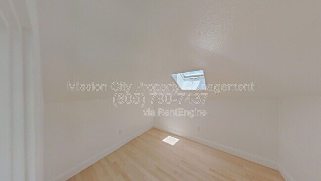 Building Photo - 2570 Lillie Ave