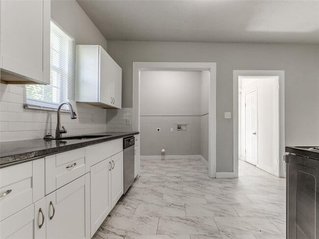 Building Photo - Charming Updated Bungalow in the Heart of Shawnee!