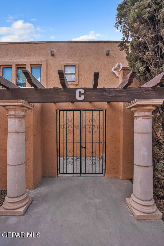 Primary Photo - 10604 Springwood Dr