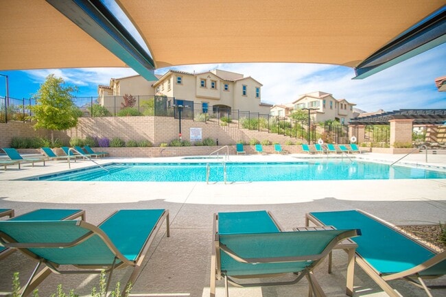 Building Photo - Great Townhome 3/2 in Santa Rosa Community in Summerlin!!!