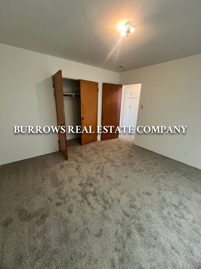 Building Photo - Single story 2 bedroom, 1 bathroom apartment in Ventura