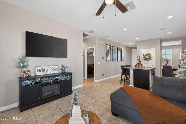 Building Photo - 8269 W Rushmore Way