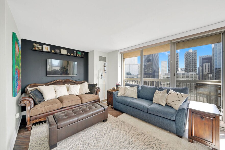 Building Photo - 545 N Dearborn St