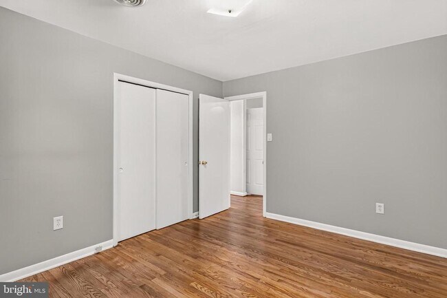 Building Photo - 2843 Annandale Rd
