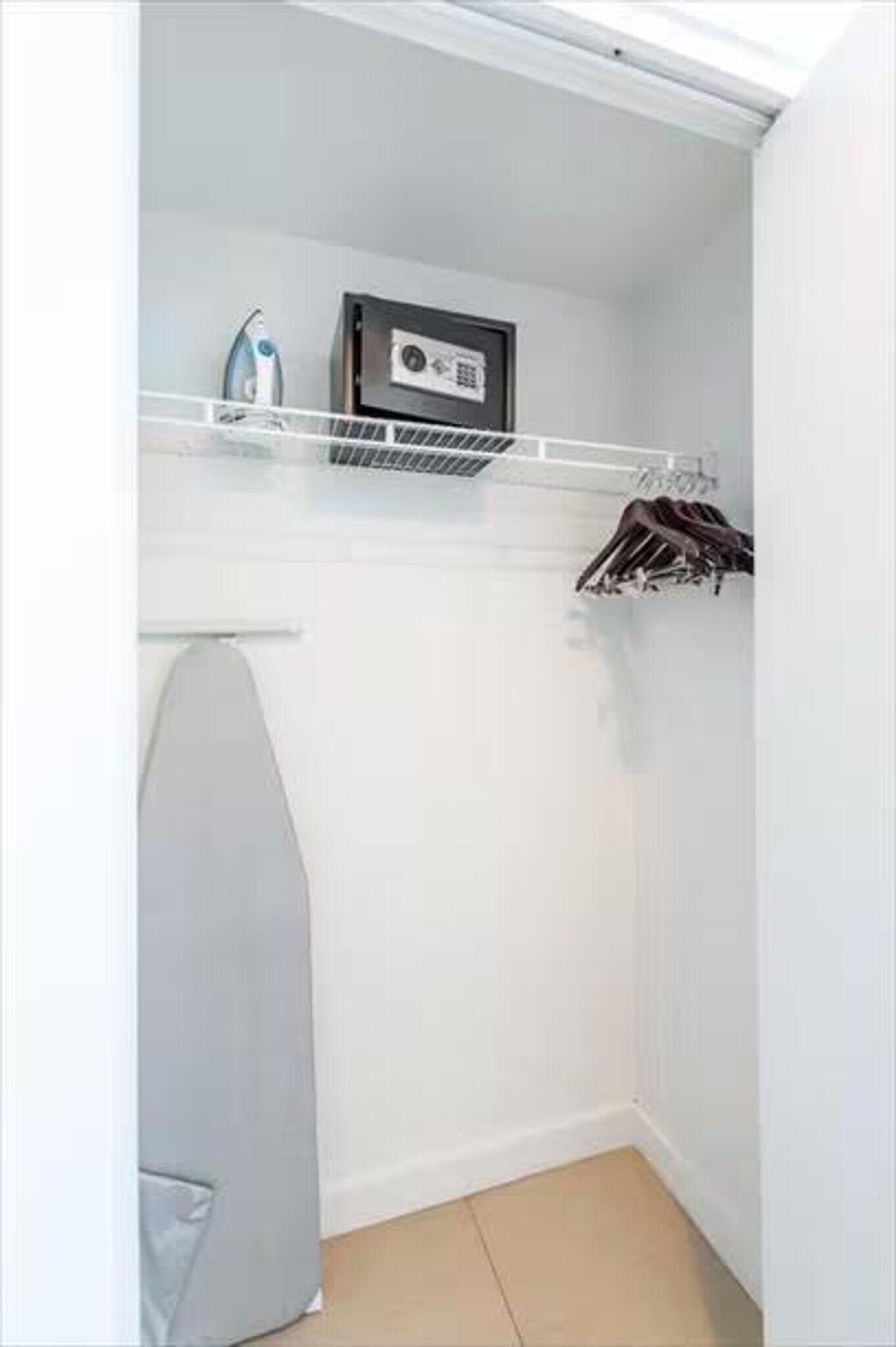 Building Photo - 6551 Collins Ave