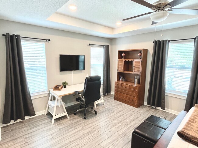 Building Photo - 6307 S Roberts Ave