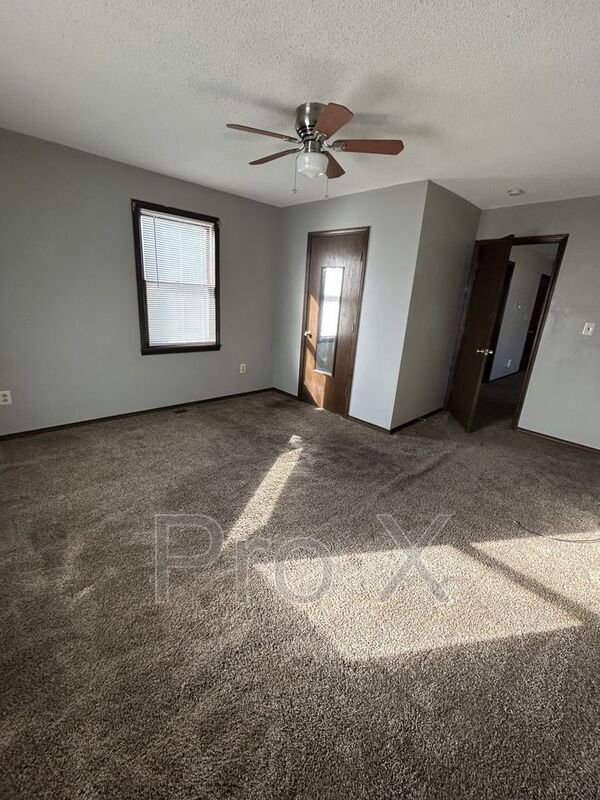 Building Photo - 313 E 8th St