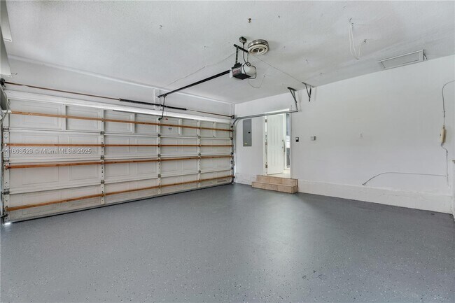 Building Photo - 7601 NE 9th Ave