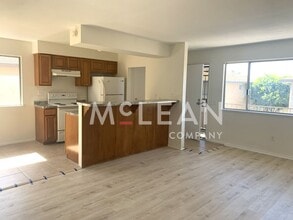 Building Photo - Charming Two Bedroom