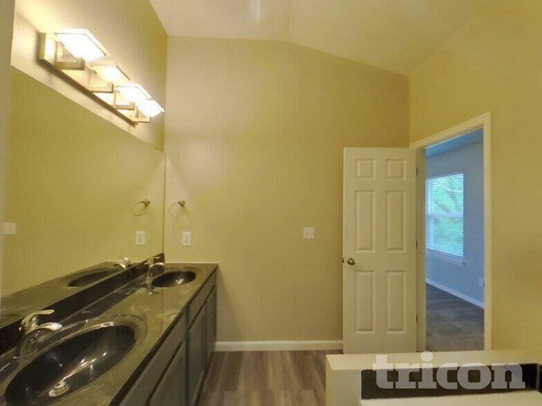 Building Photo - 539 Great Oaks Meadow Dr