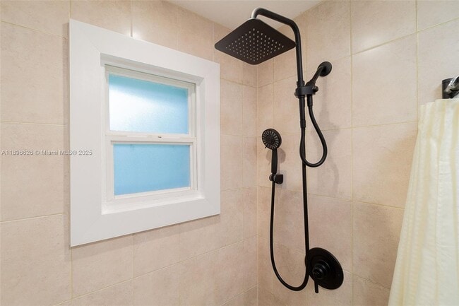 Building Photo - 312 SW 12th Ave