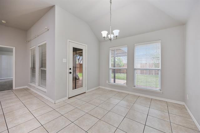 Building Photo - 8100 Twin Oaks Dr