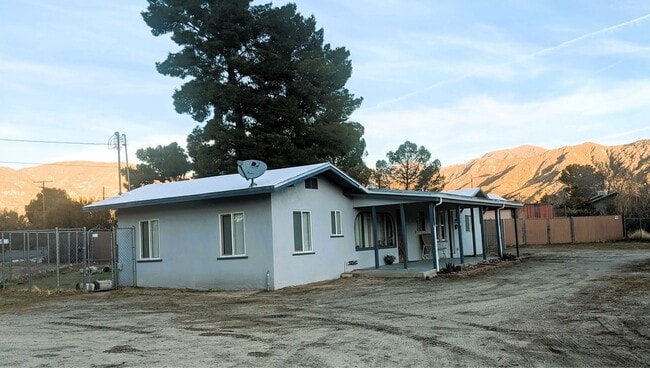 Building Photo - Quaint home walking distance to Covington ...