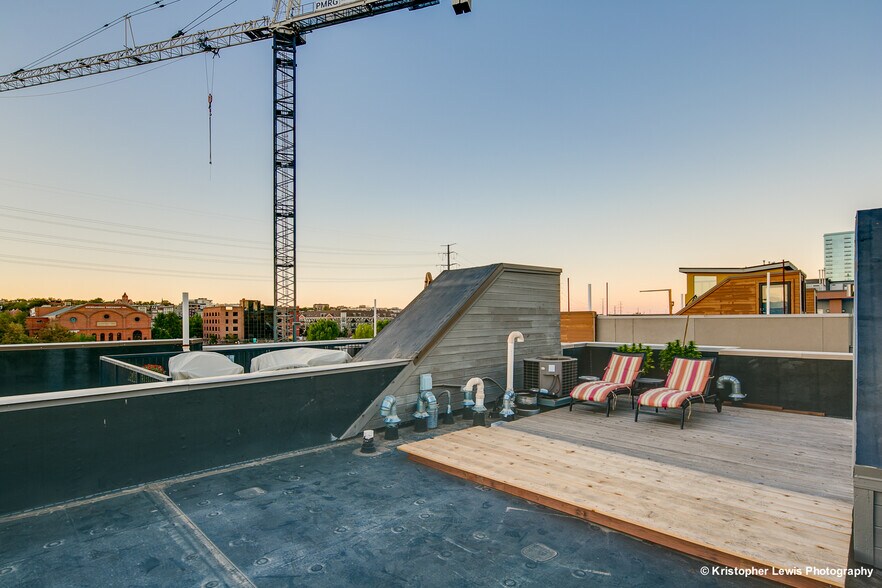 Building Photo - 1400 Little Raven St