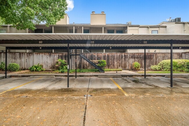 Building Photo - 5711 Sugar Hill Dr