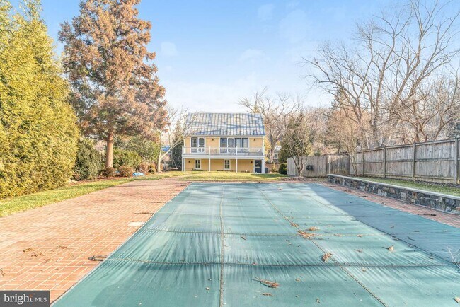 Building Photo - 7153 Main St