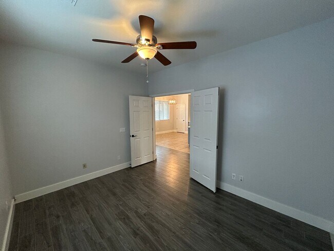 Building Photo - 15439 W Poinsettia Dr