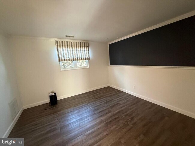 Building Photo - 5079 Macnamara Dr