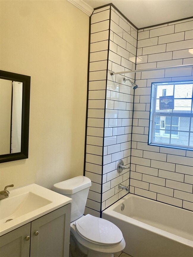 Building Photo - Restored 3 br 2 ba Craftsman style Home fo...