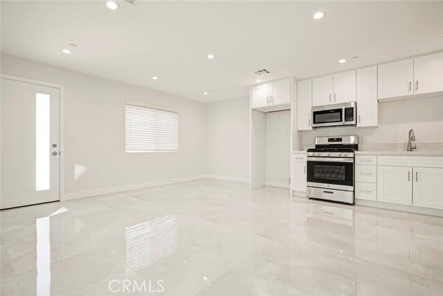 Building Photo - 13325 Strathern St