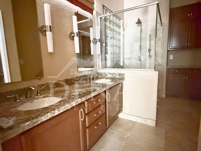 Building Photo - 3533 N Desert Oasis
