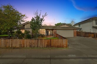 Building Photo - 680 Canyon Creek Way