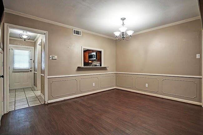 Building Photo - 1807 Saxony Ln