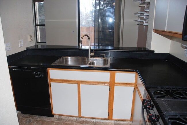 Building Photo - Millcreek Townhome in Reno