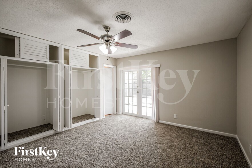 Building Photo - 5961 NW 14th Ct