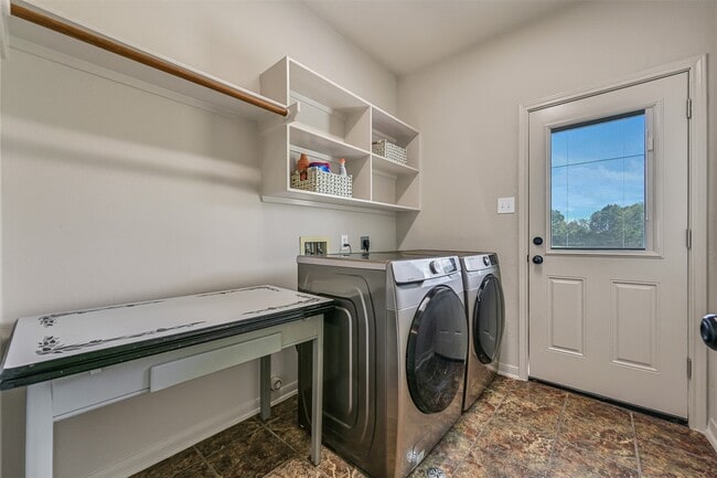 Building Photo - 1404 Hollier Rd