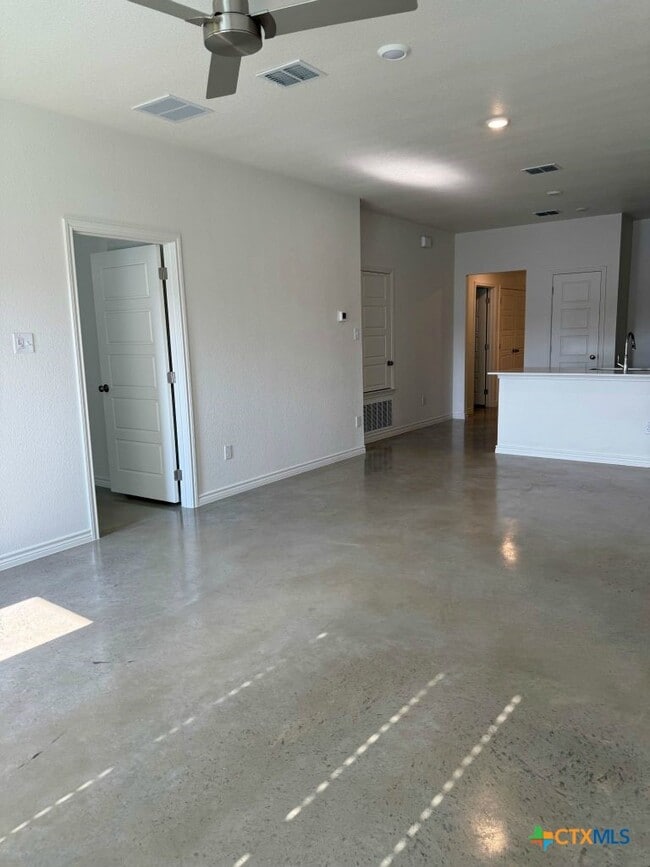 Building Photo - 1125 Lindsey Dr