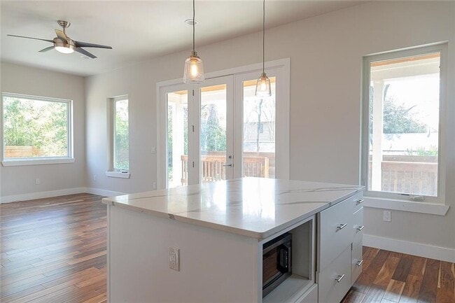 Building Photo - 2509 Del Curto Rd