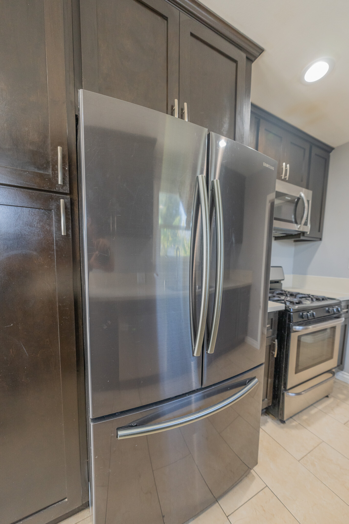 Building Photo - 14947 Chatsworth St