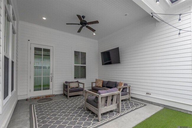 Building Photo - 3 Bedroom House in Rouzan | Community Pool