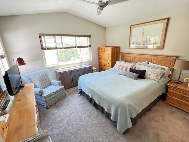 Building Photo - Wonderfully Updated 3 Bed 2.5 Bath Foothil...