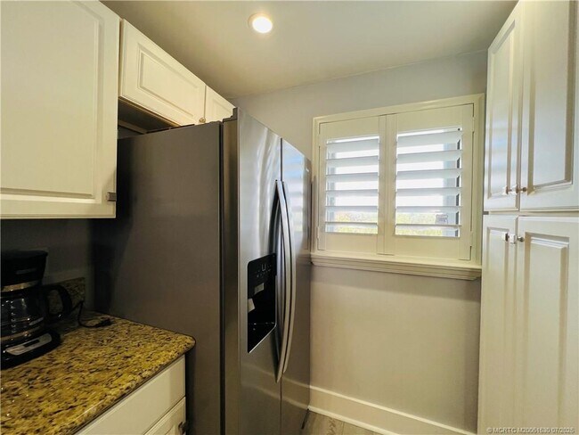 Building Photo - 10102 S Ocean Dr