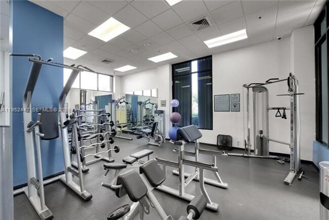 Building Photo - 100 Bayview Dr