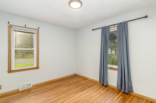 Building Photo - Beautiful 4 Bed 2 Bath Home With Fence and...