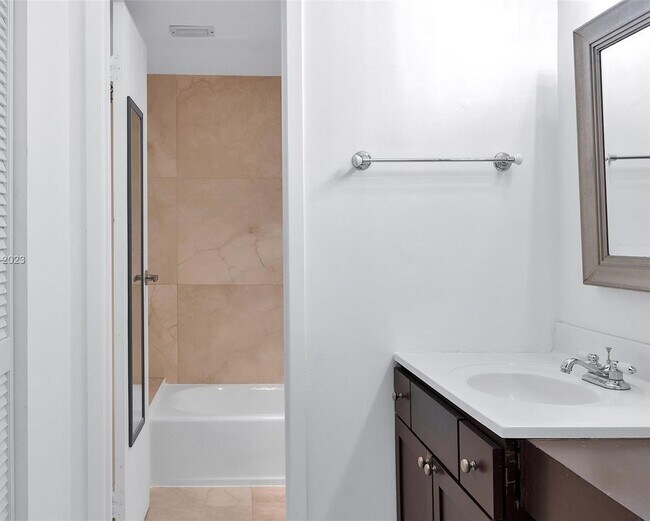 Building Photo - 2333 Brickell Ave