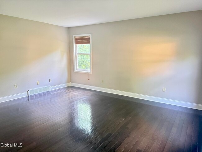 Building Photo - 60 Sherwood Trail